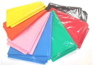 Hạt nhựa màu, bí mật đằng sau những chiếc túi nhựa đầy màu sắc